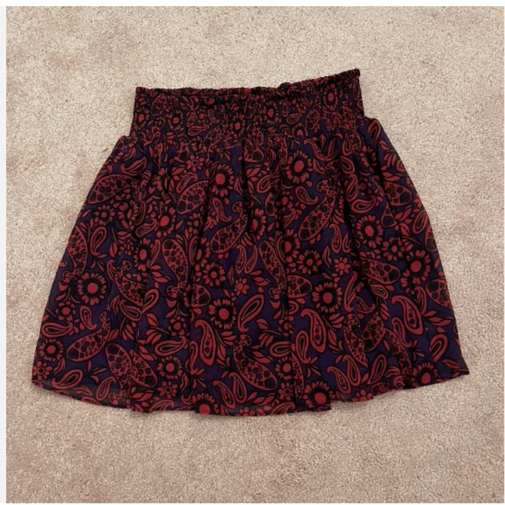 Forever 21 Sz L. Chiffon Lined Full Skirt. Ruched Elastic Band. Red Blk B114